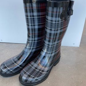 QUALITY CONDITION RAIN BOOTS!!!